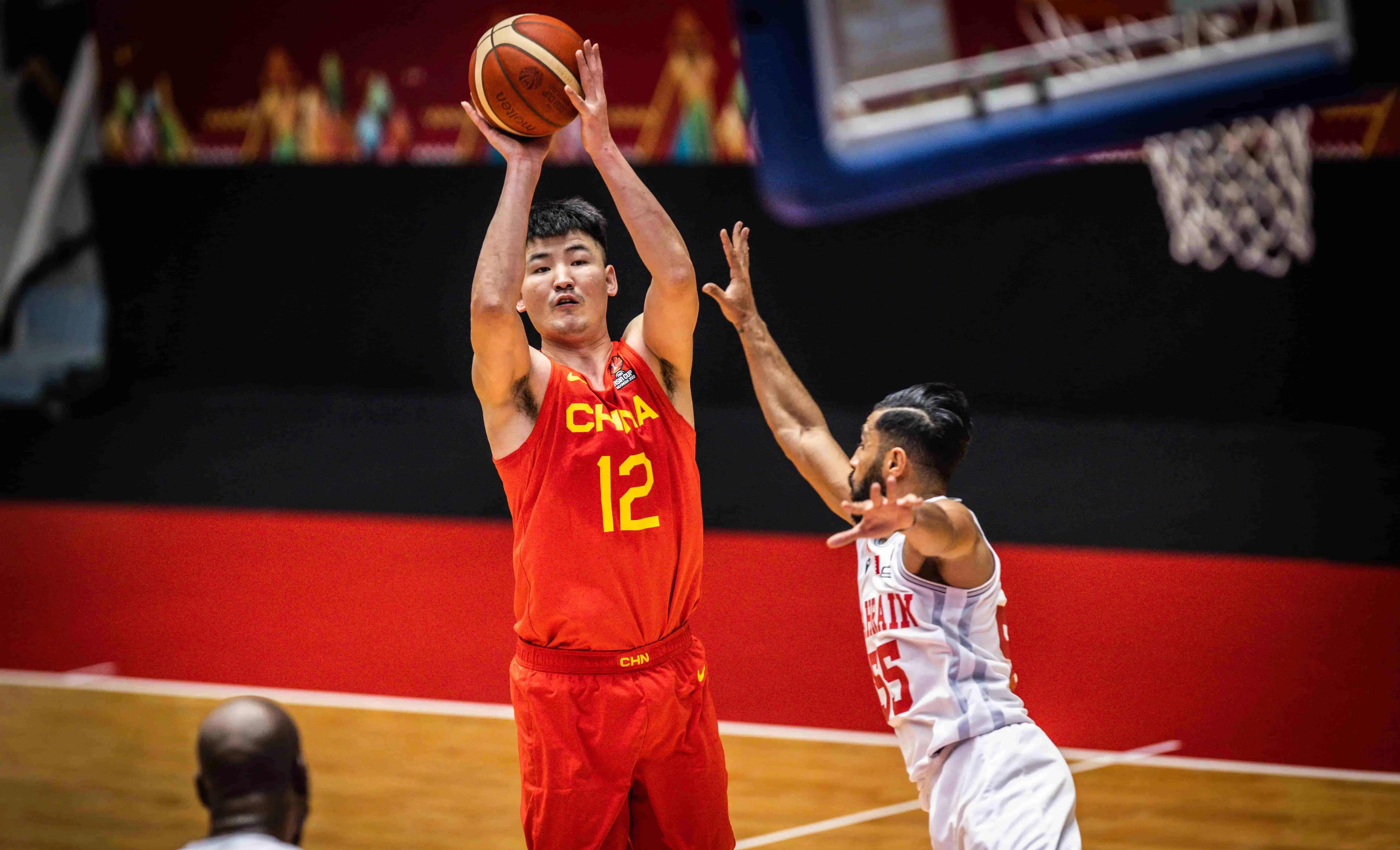 包含CBA季后赛战况激烈，球队实力逐渐显现热门的词条